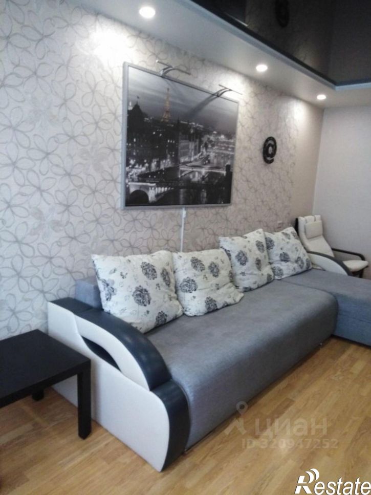 3-комн квартира улица Муханова, 2,  д. 2