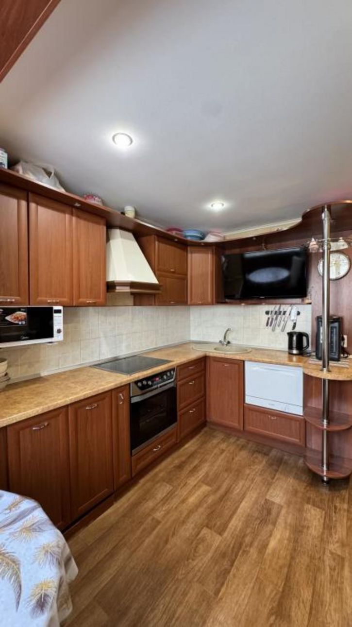 3-комн квартира Олимпийская, 9