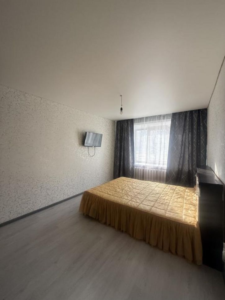 2-комн квартира Ленина пр-кт, 3
